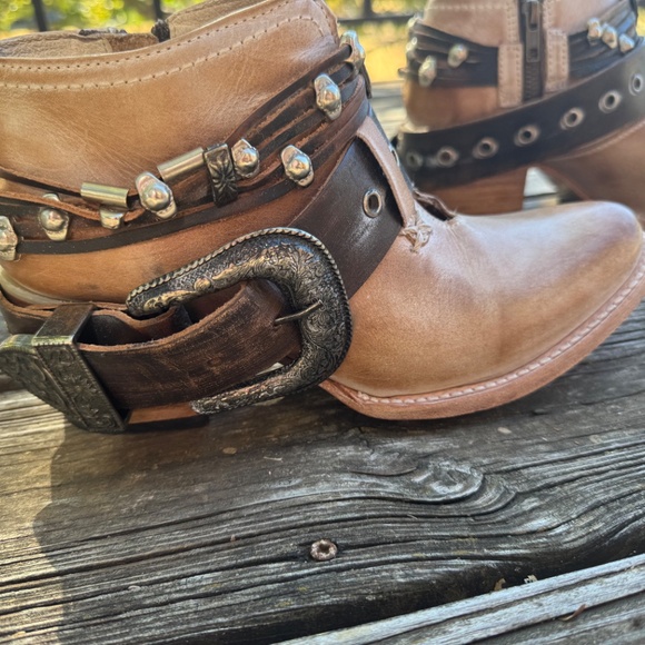 Freebird booties size 8 - Picture 3 of 3